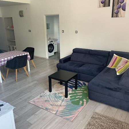 Апартаменты Bialy Domek Apartament Скочув Экстерьер фото